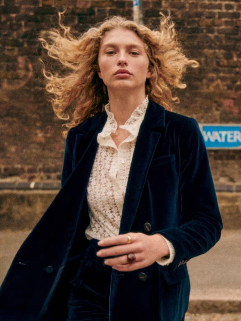 Sézane Christie Velvet Jacket in Dark Navy